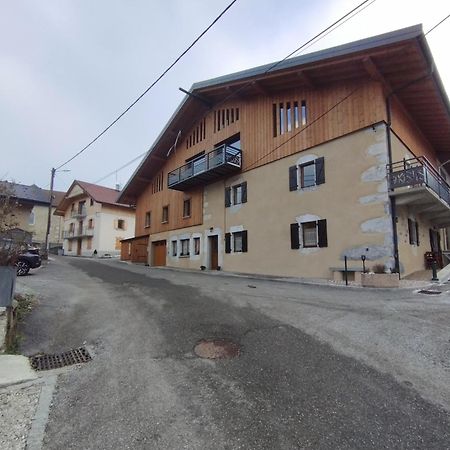 Villard au cœur de la vallée verte entre lac et montagne Exterior foto