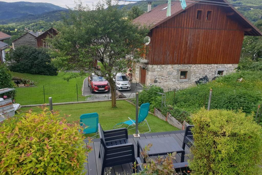Villard au cœur de la vallée verte entre lac et montagne Exterior foto