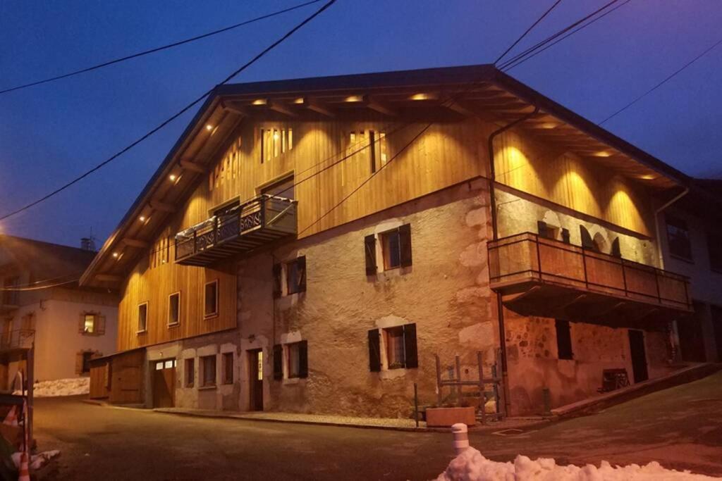 Villard au cœur de la vallée verte entre lac et montagne Exterior foto